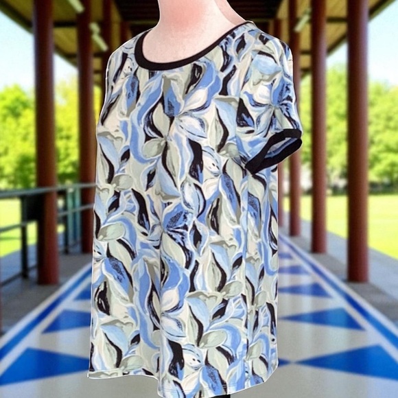 Anne Klein Petite NWT Marina Blue & Green Floral Top Small - Picture 9 of 10